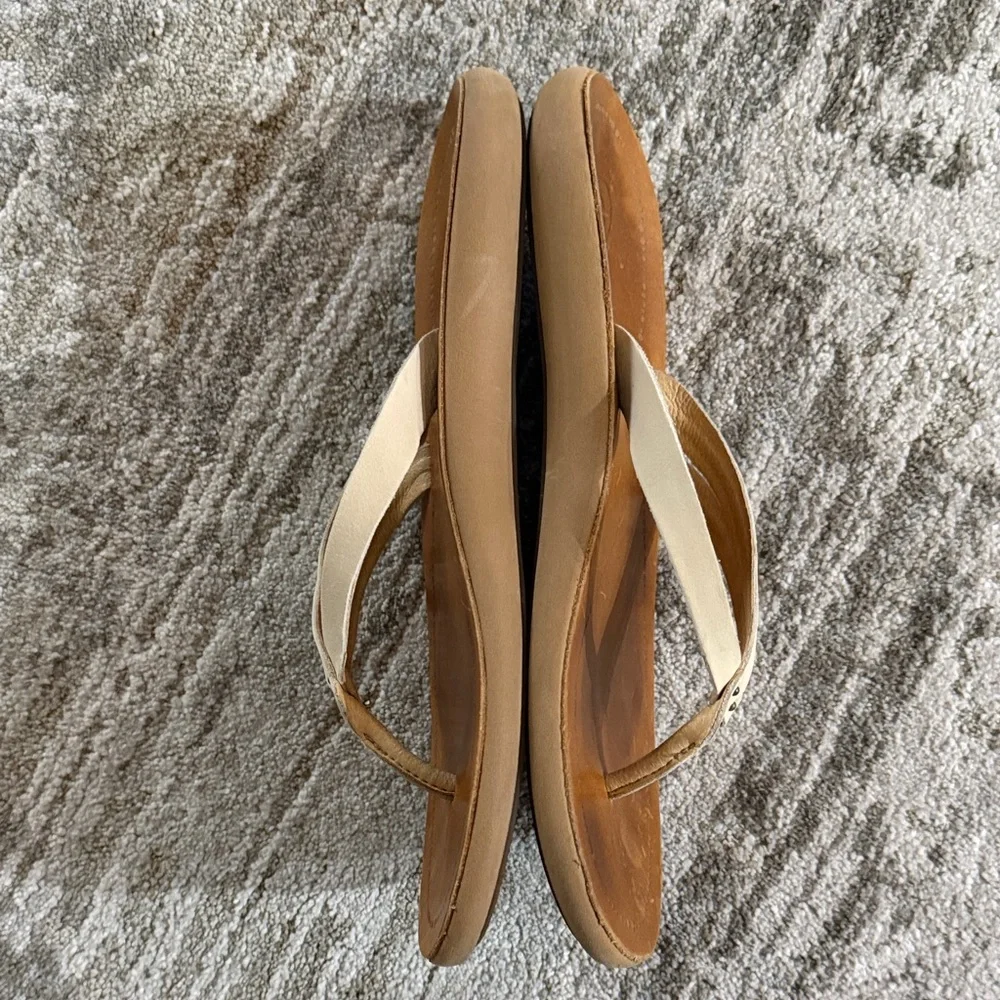 OluKai Kapehe Luana Women‎ Sz 8 Tapa Sahara Tan Cream Full Grain Leather Sandals